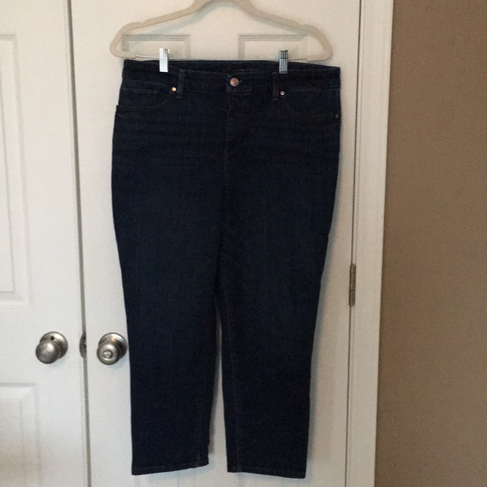 Chico’s So Lifting Crop. Size 2 (12). Dark blue